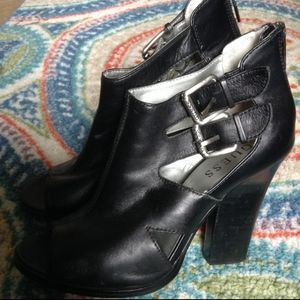 GUESS sexy black peep toe heeled bootie 6 alissia
